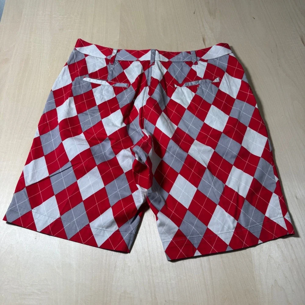 Loudmouth statement piece